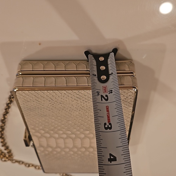 Y2k BCBGMAXARIA | Off White Snake Skin Crossbody Clutch - Picture 9 of 9